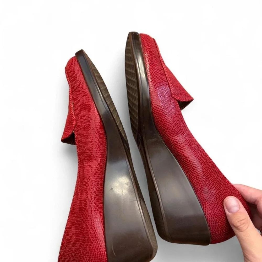 AEROSOLES ensures upper toe